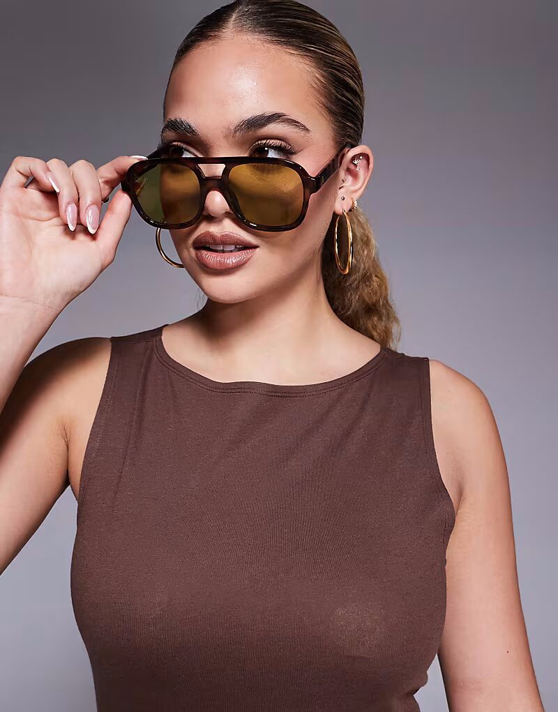 

Футболка ASOS DESIGN с драпировкой и воротником-хомутиком шоколадного цвета