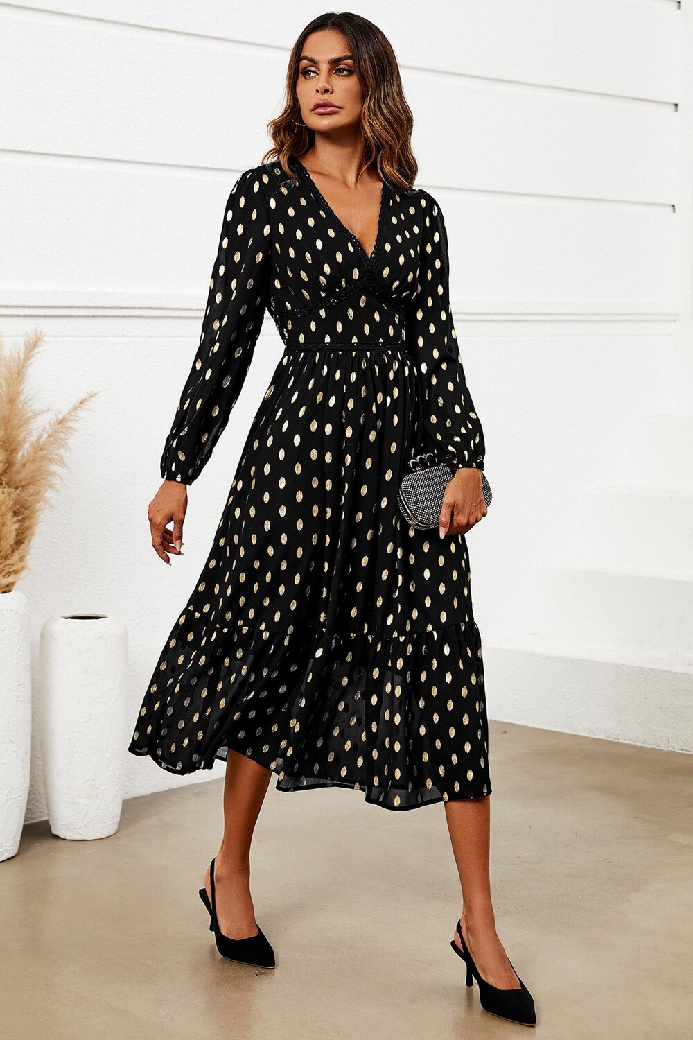 

Платье миди с длинными рукавами и кружевной отделкой из золотой фольги FS Collection, черный