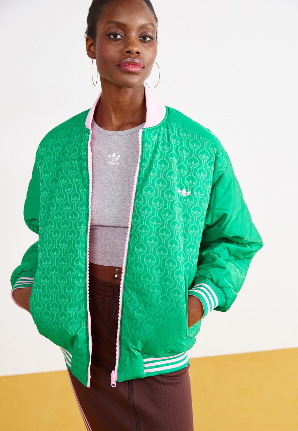

Куртка-бомбер adidas Originals, зеленый