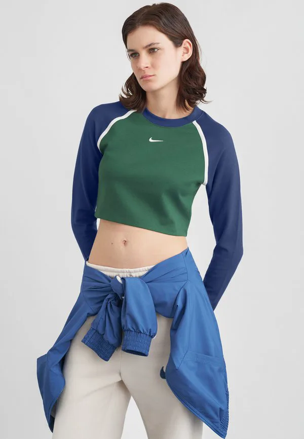 Яркий укороченный топ с длинными рукавами в уличном стиле Nike Sportswear, Fir/Midnight Navy/Chalk