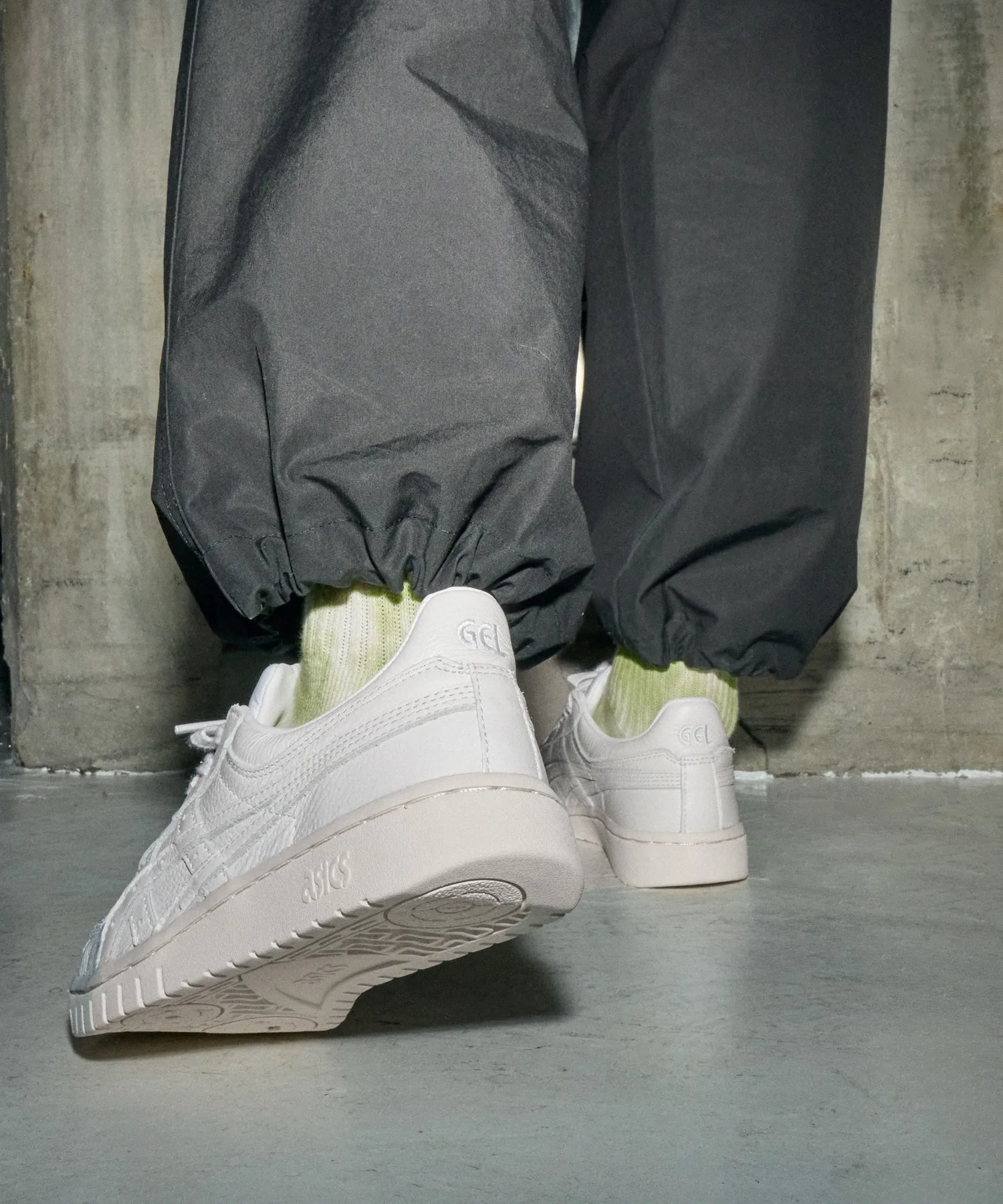Унисекс кроссовки из натуральной кожи GEL-PTG ASICS для спорта и стиля белые — фото 4