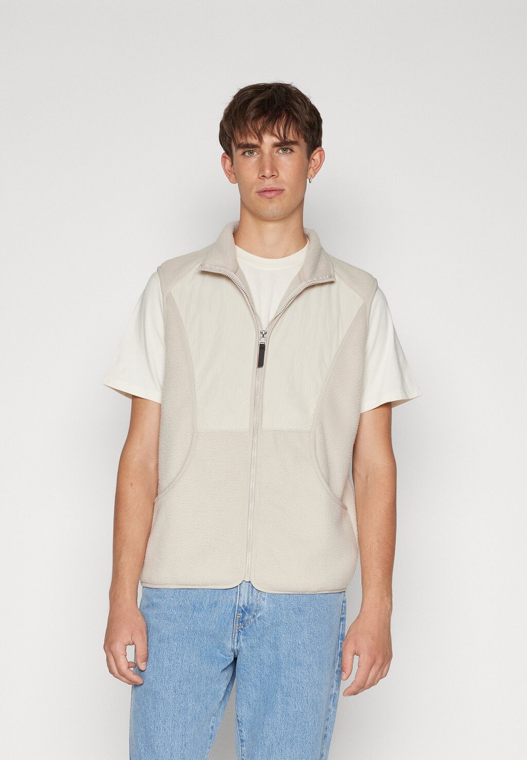 

Жилет Jack & Jones COLUNAR BODYWARMER, цвет moonbeam