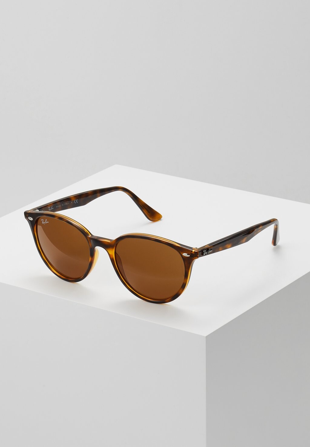 

Солнцезащитные очки Ray-Ban, коричневый
