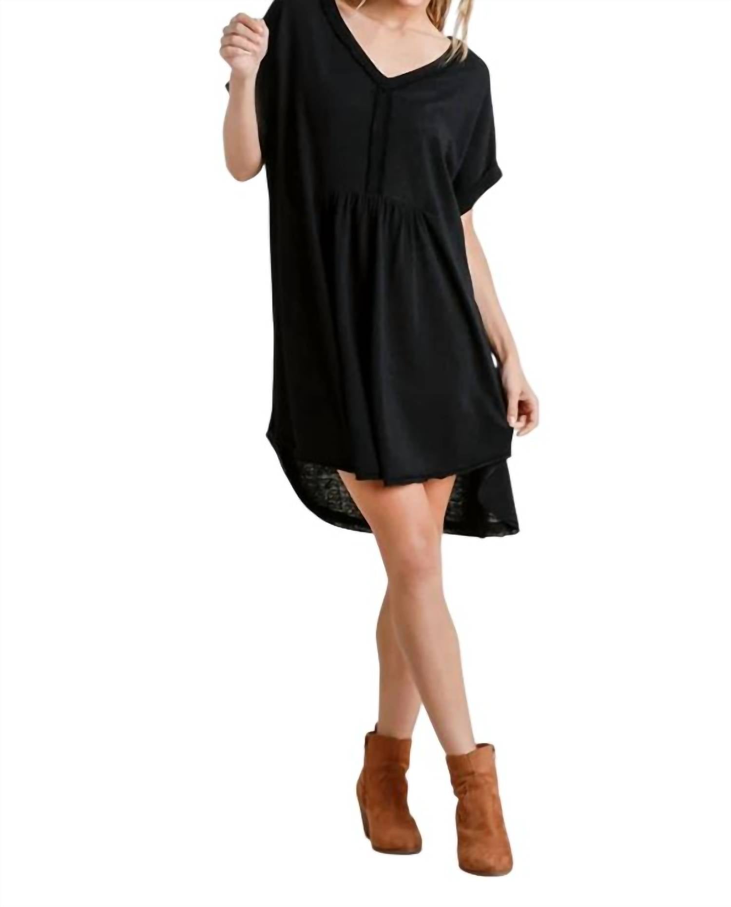 

Платье с отложным рукавом и бахромой по краю - Plus In Black umgee