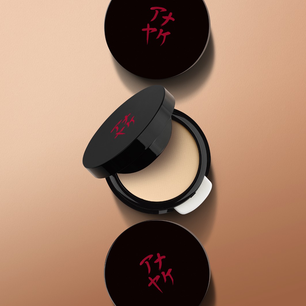 Тональный крем для лица fond de teint compact soyeux Annayake, 05 - light beige, вес 9 гр. — фото 2
