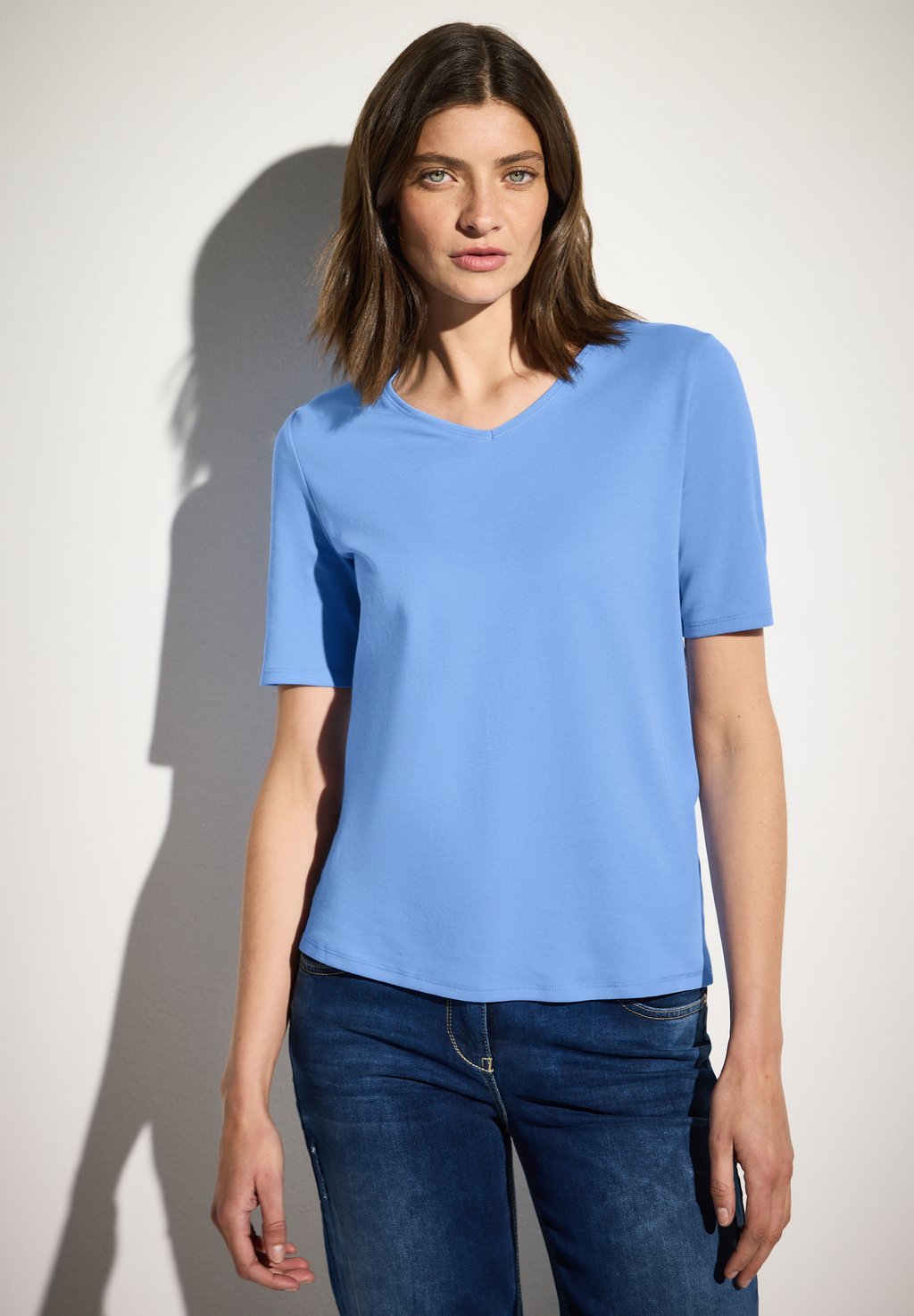 

Базовая футболка V-NECK Cecil, синий