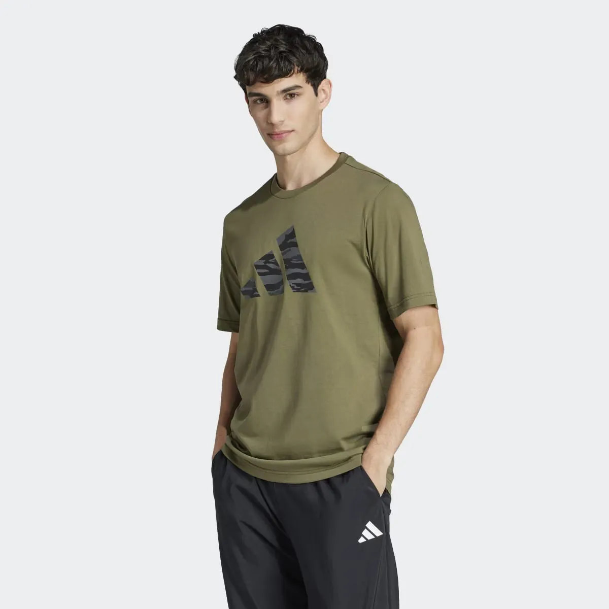 

Мужская футболка с камуфляжным принтом Adidas Codes, зеленый