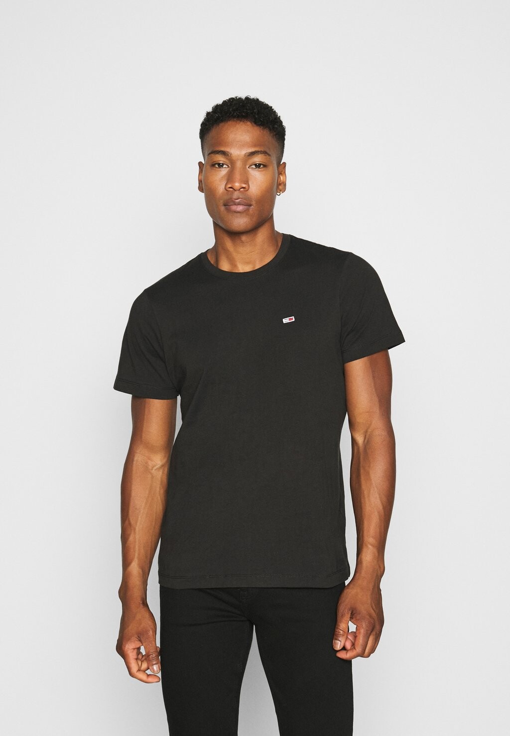 

Базовая футболка CLASSIC C NECK Tommy Jeans, черный