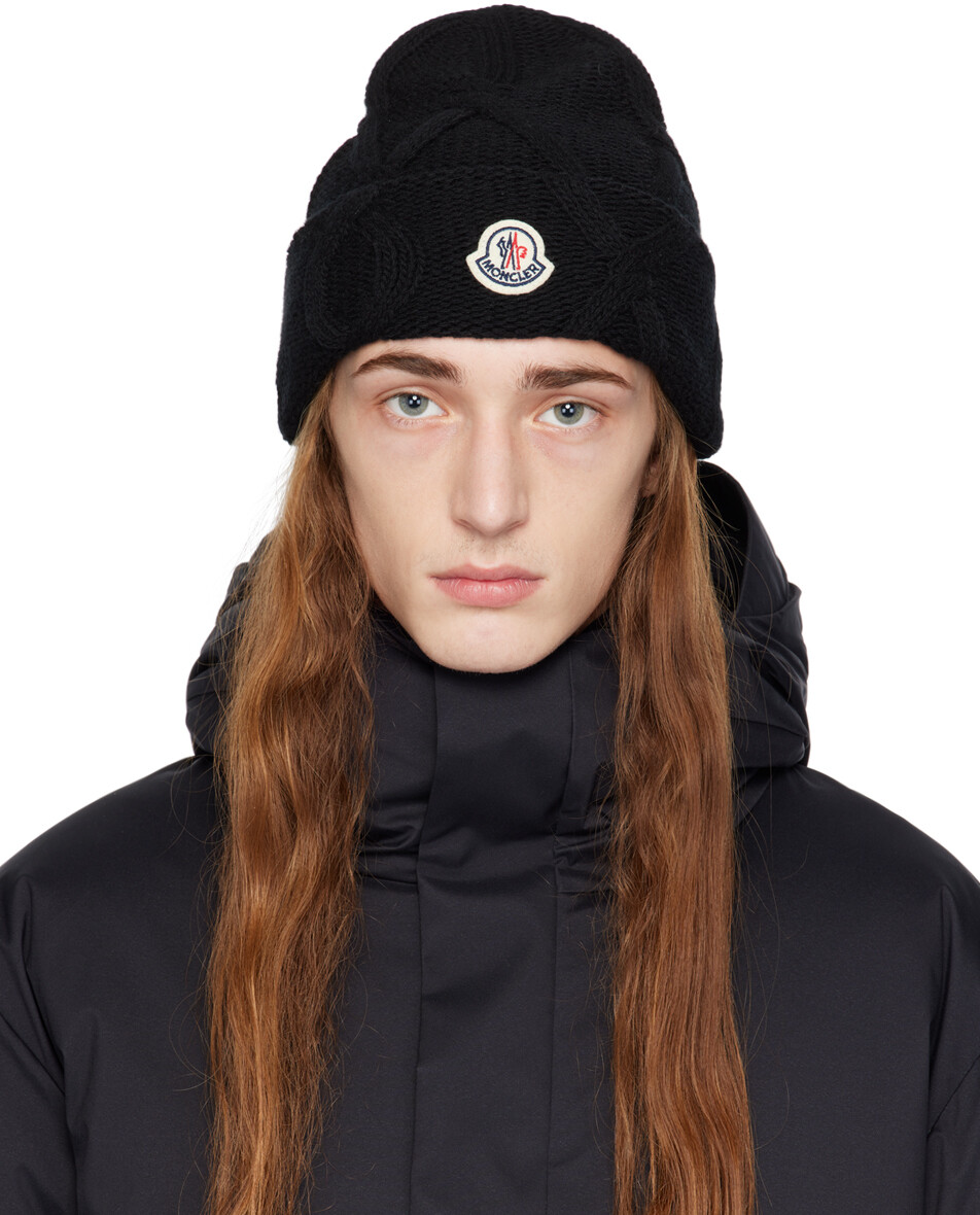 

Черная шерстяная шапка Moncler