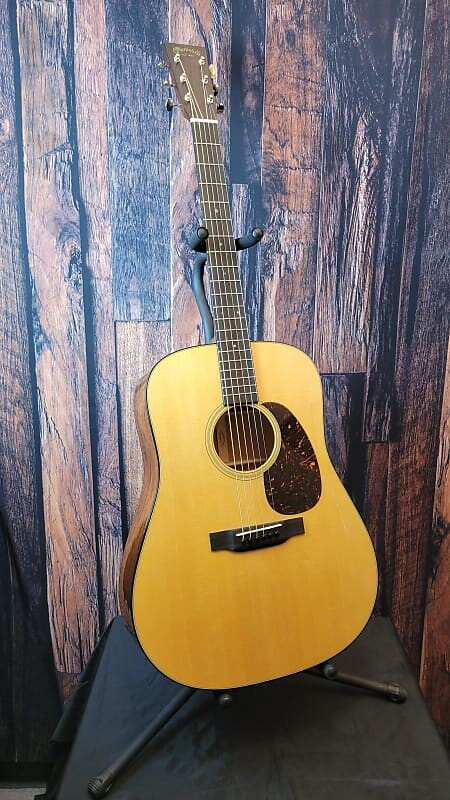 

Акустическая гитара Martin D18