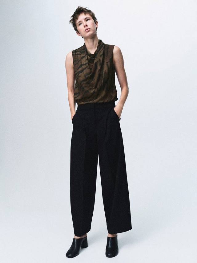 

Блузка Greta без рукавов с воротником-капюшоном Mango, Brown