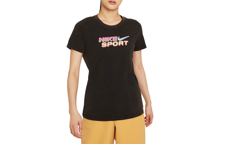 

Спортивная футболка женская черная Nike