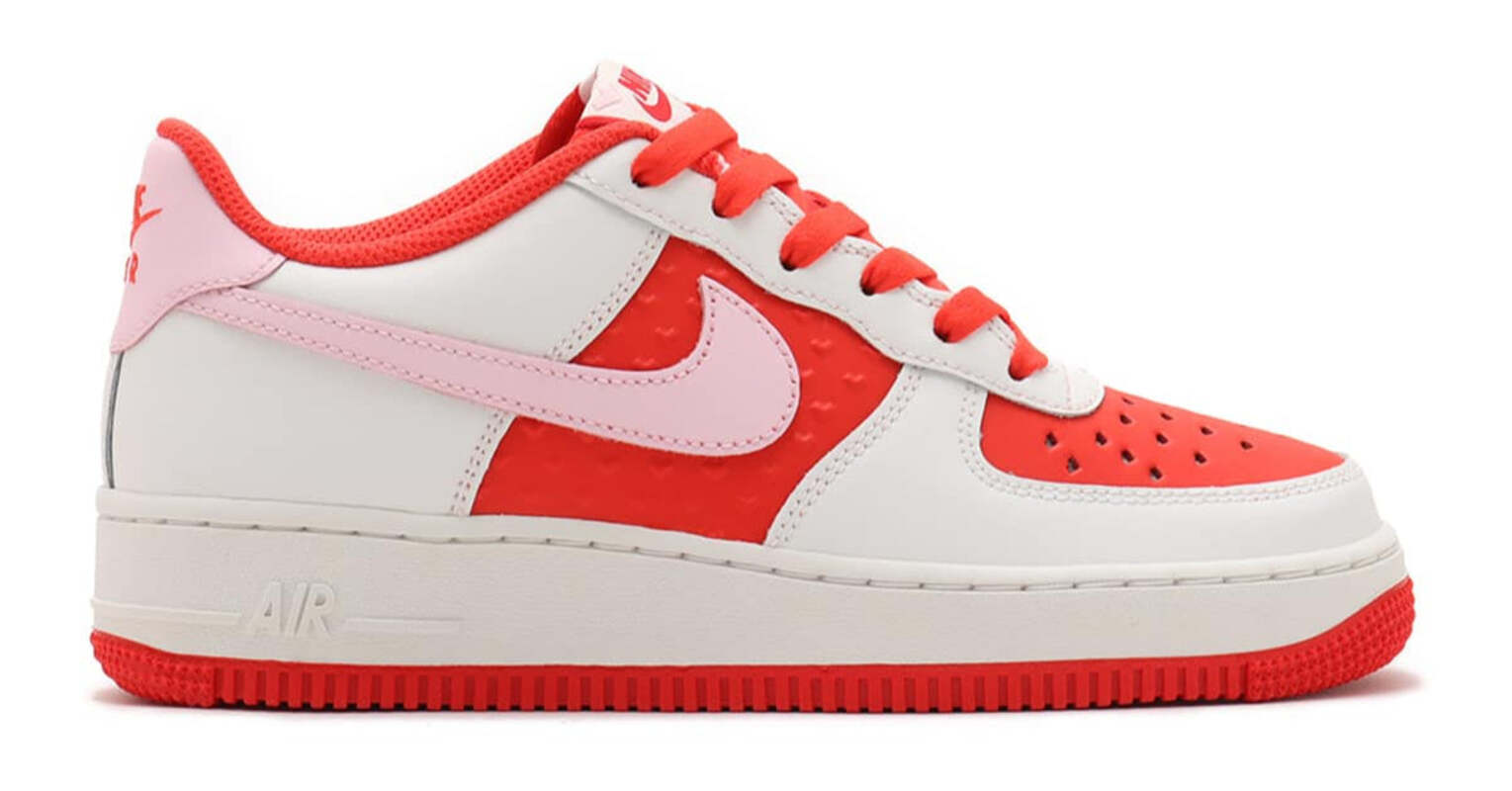 Кроссовки Nike Air Force 1 Low ко Дню святого Валентина (2025) женские, красный