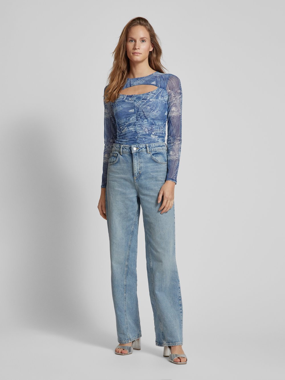 

Лонгслив с вырезом, модель «BRIENNA» Guess