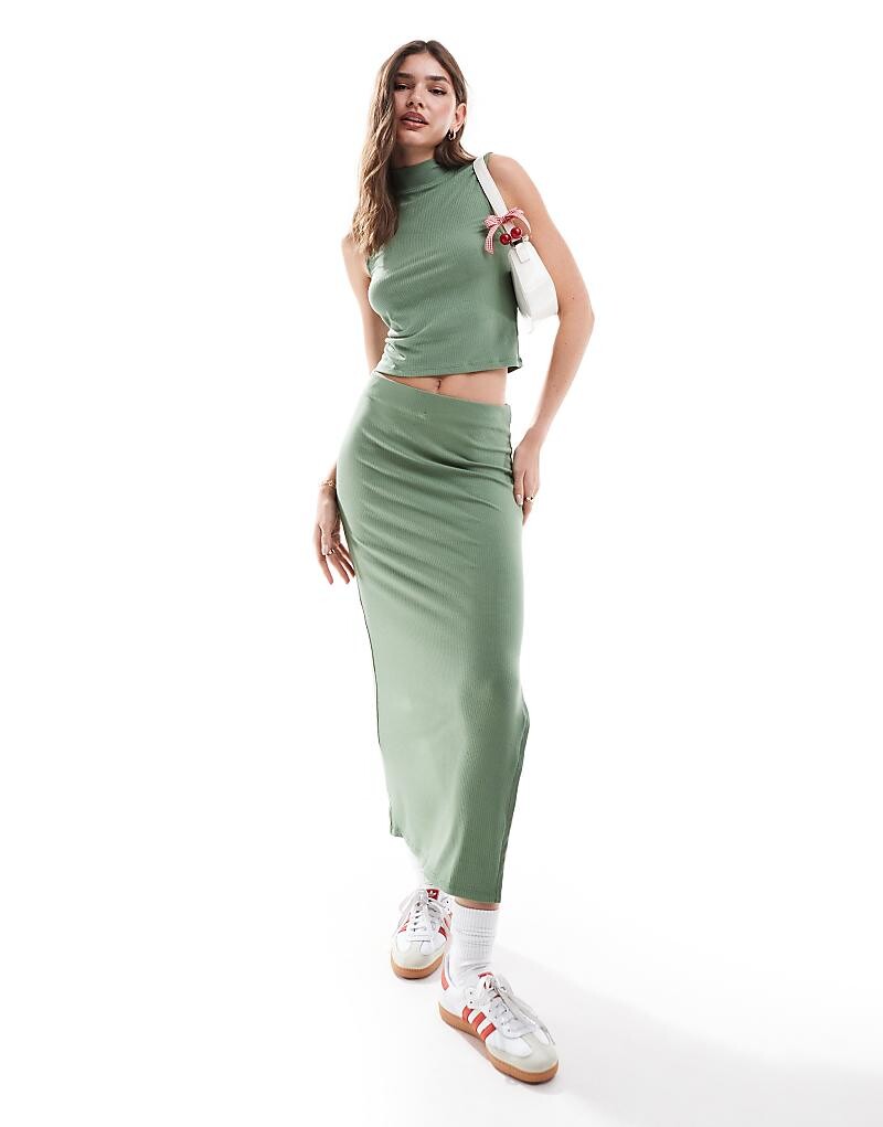 

Vero Moda – Короткая юбка макси в рубчик серо-зеленого цвета прямого кроя, комбинированная деталь