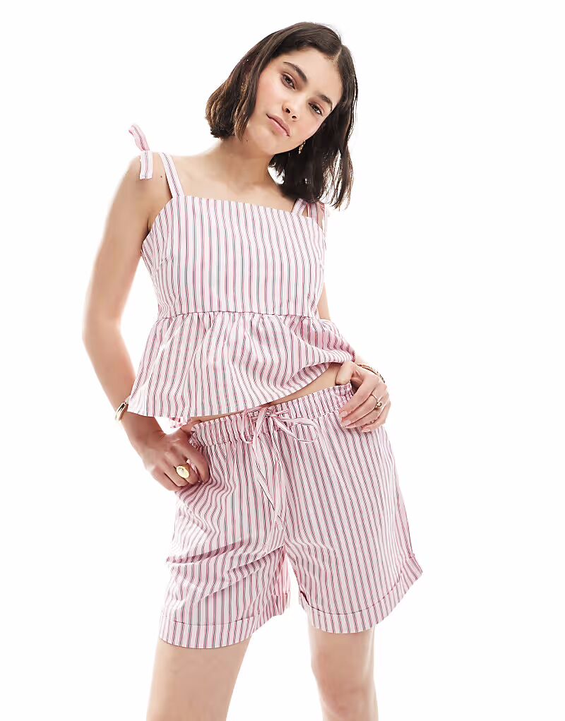 

Короткие шорты с высокой талией в розовую и белую полоску Pieces