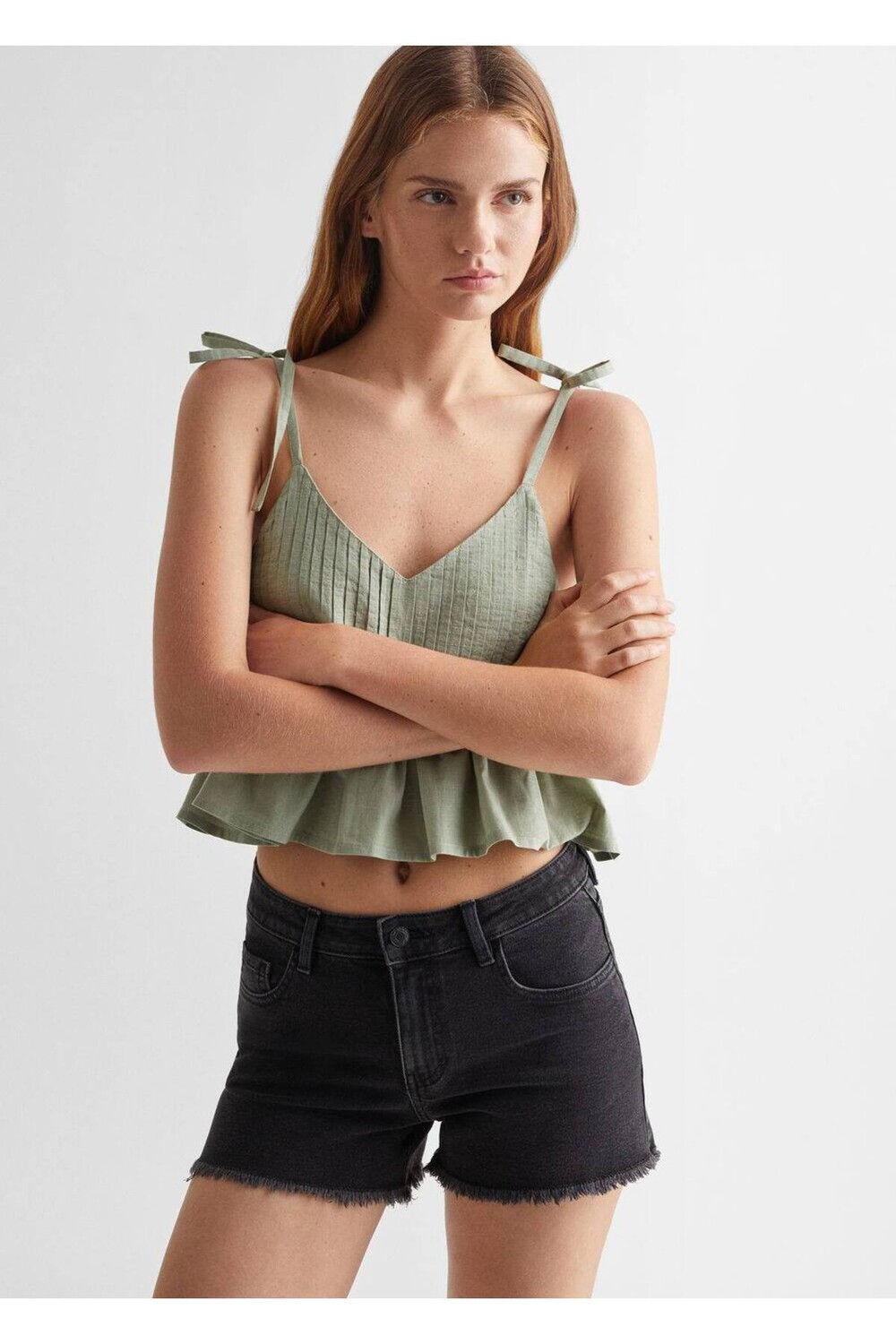 

Джинсовые шорты со средней талией Mango, черный