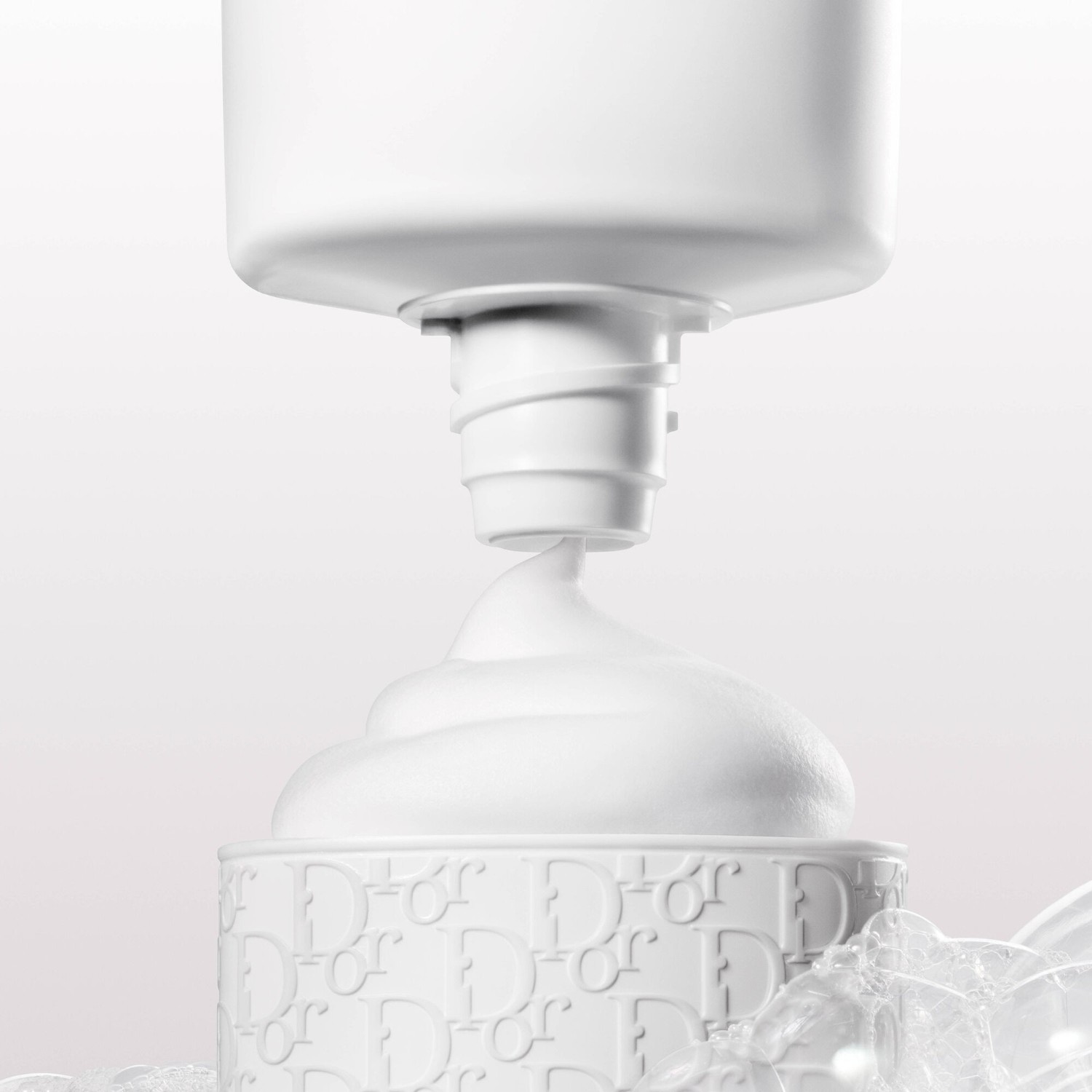 Гель для умывания Dior — Очищающая пенка для лица skin essentials off/on reinigungsschaum , объем, 150 мл — фото 2