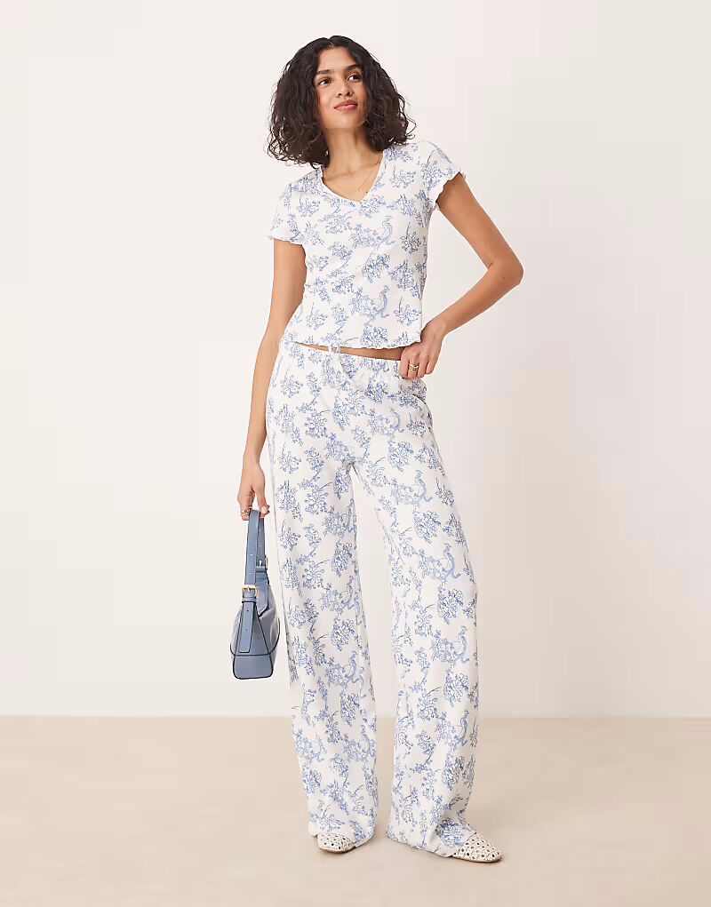 

Вафельные брюки ASOS DESIGN от комплекта с синим цветочным принтом