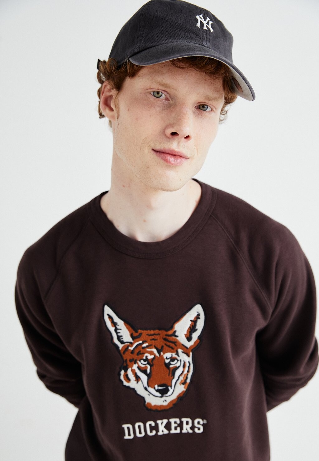 

Толстовка ORIGINAL CREW NECK DOCKERS, коричневый