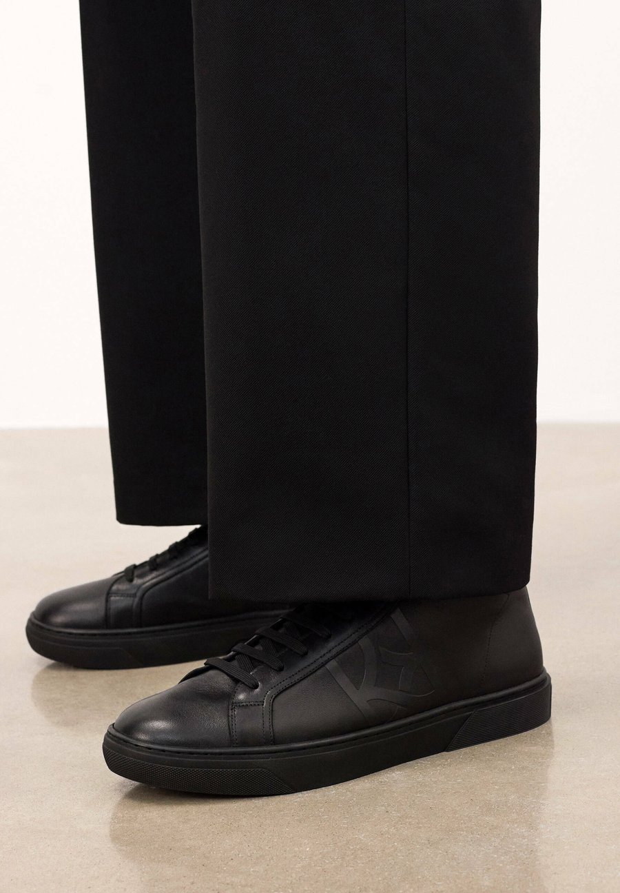 

Кроссовки Kazar AUGUSTINNO, Black