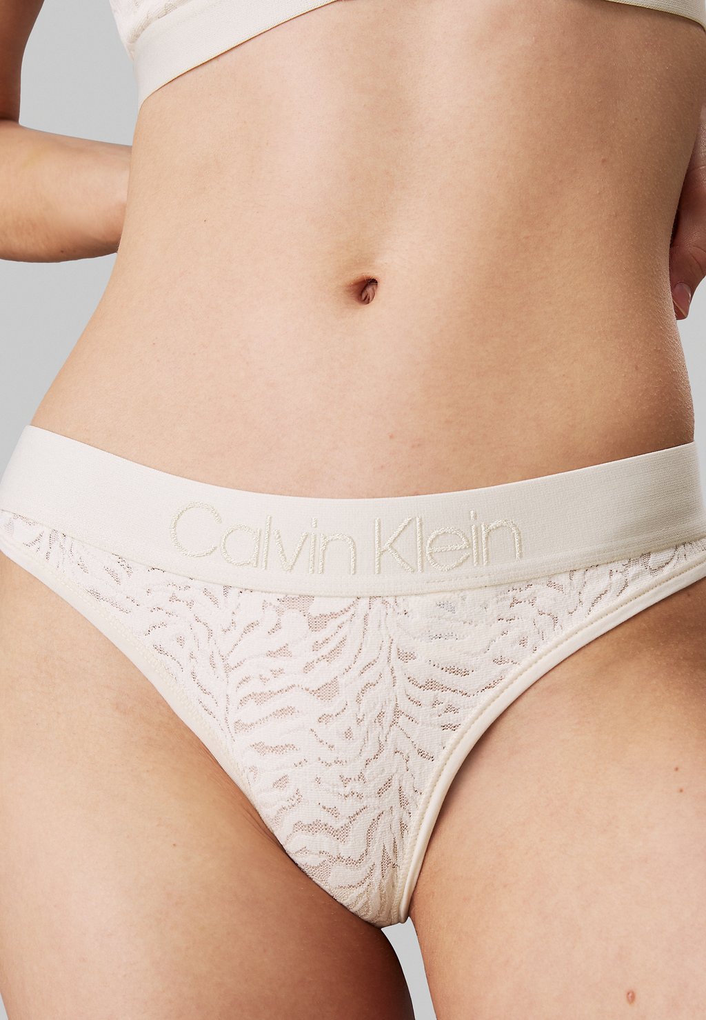 

Стринги INTRINSICCOORDINATE Calvin Klein Underwear, молочный