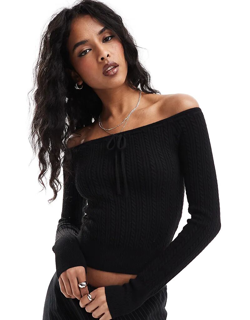 

Топ с открытыми плечами и завязкой спереди черного цвета Hollister