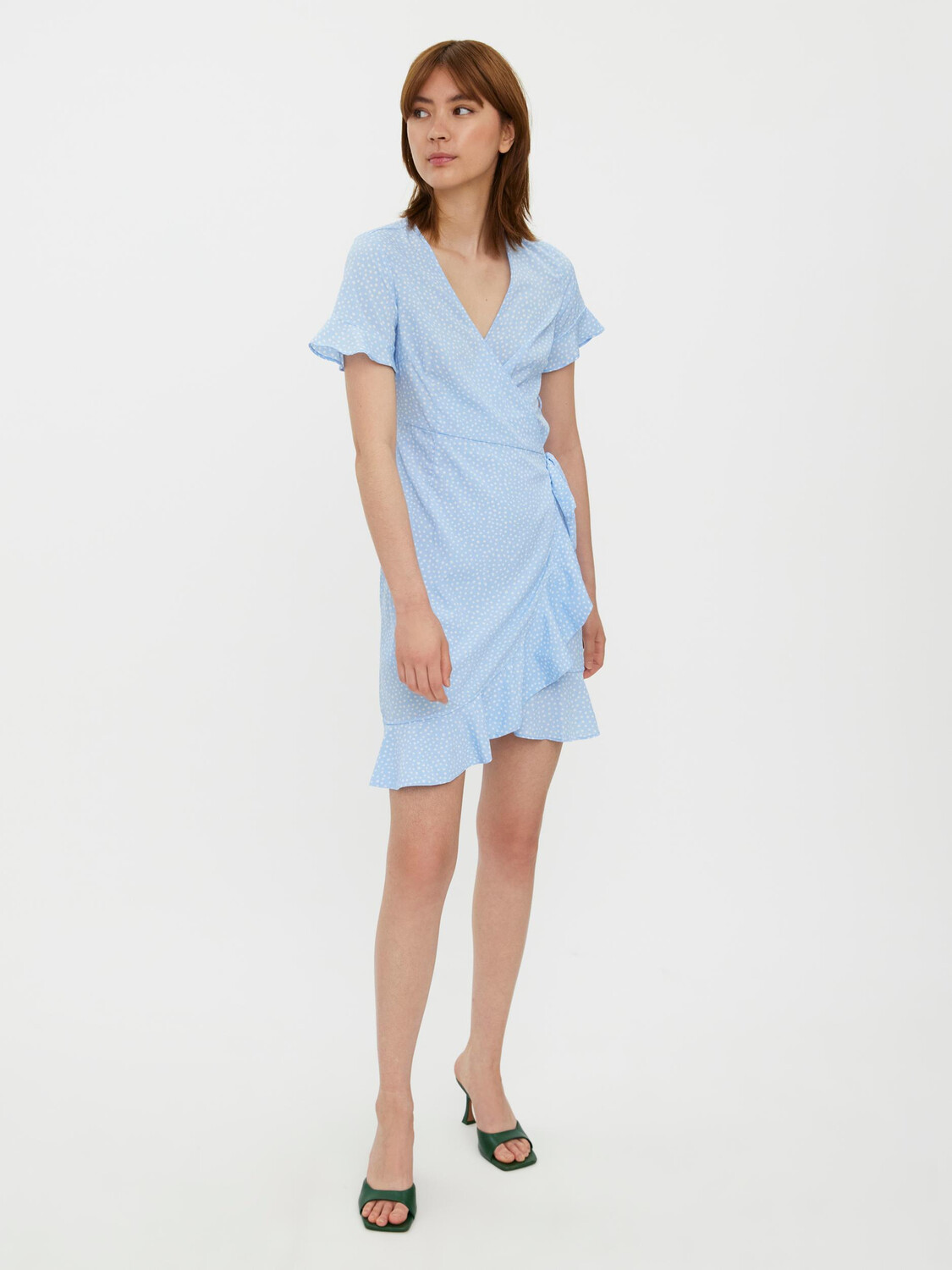 

Платье Vero Moda Kurzes Wickel mit Rüschen VMHENNA, синий