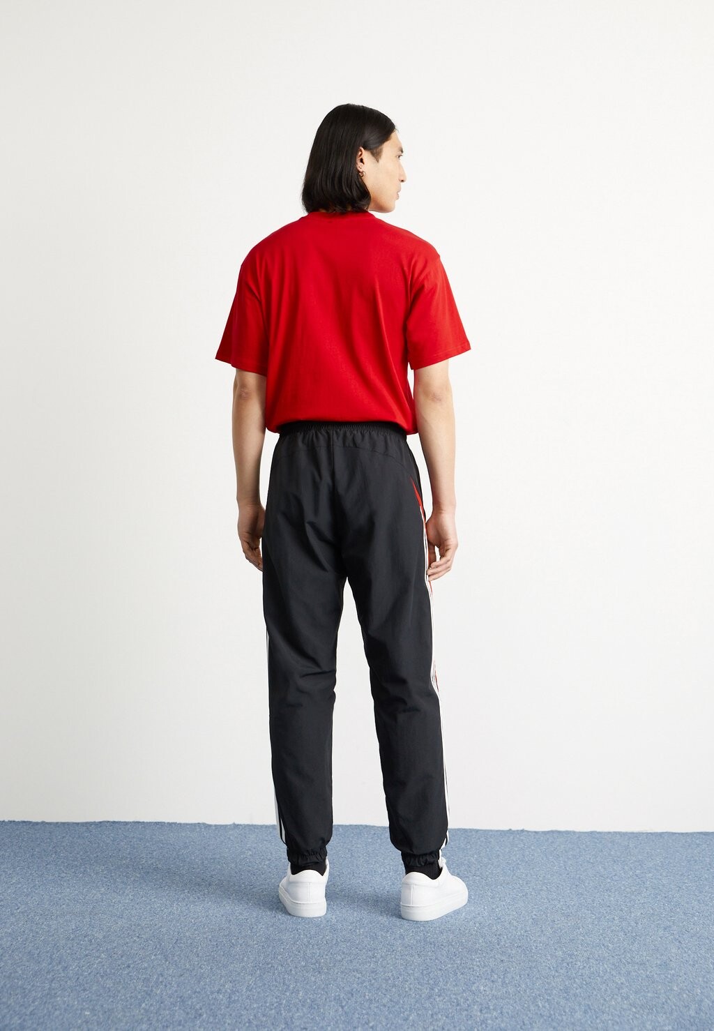 

Спортивные штаны Archive Pant adidas Originals, черные/лучше алые
