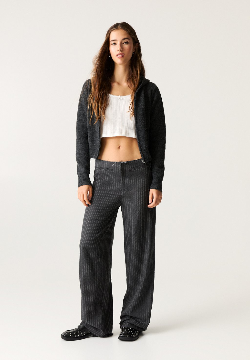 

Брюки PINSTRIPED PULL&BEAR, темно-серый
