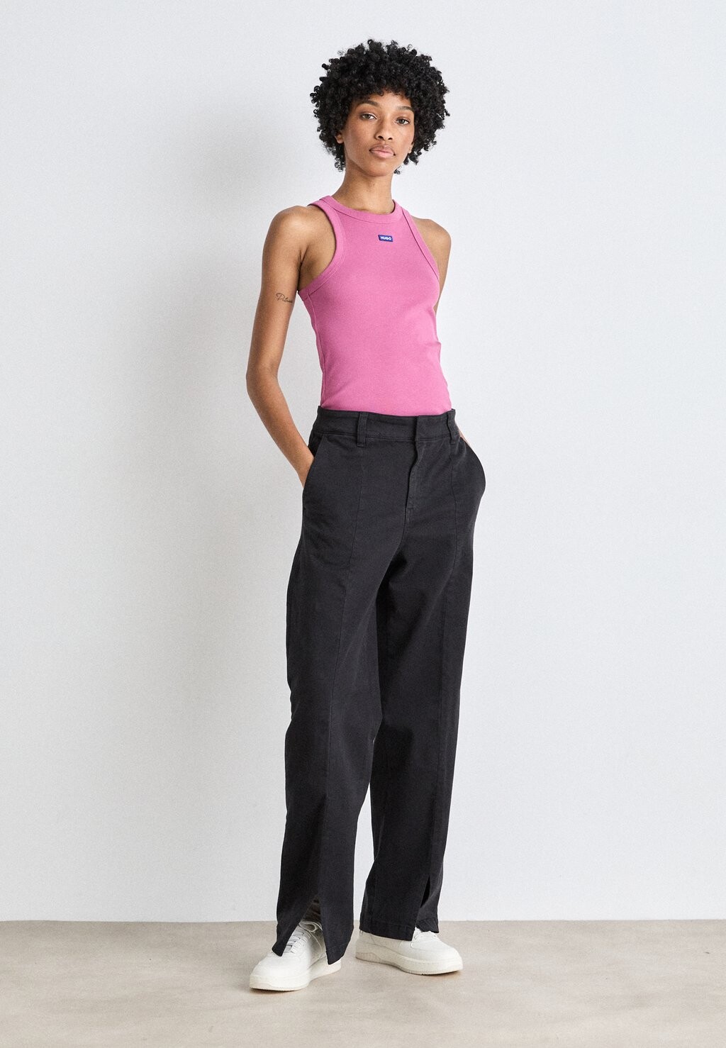 

Топ EASY TANK HUGO, фуксия