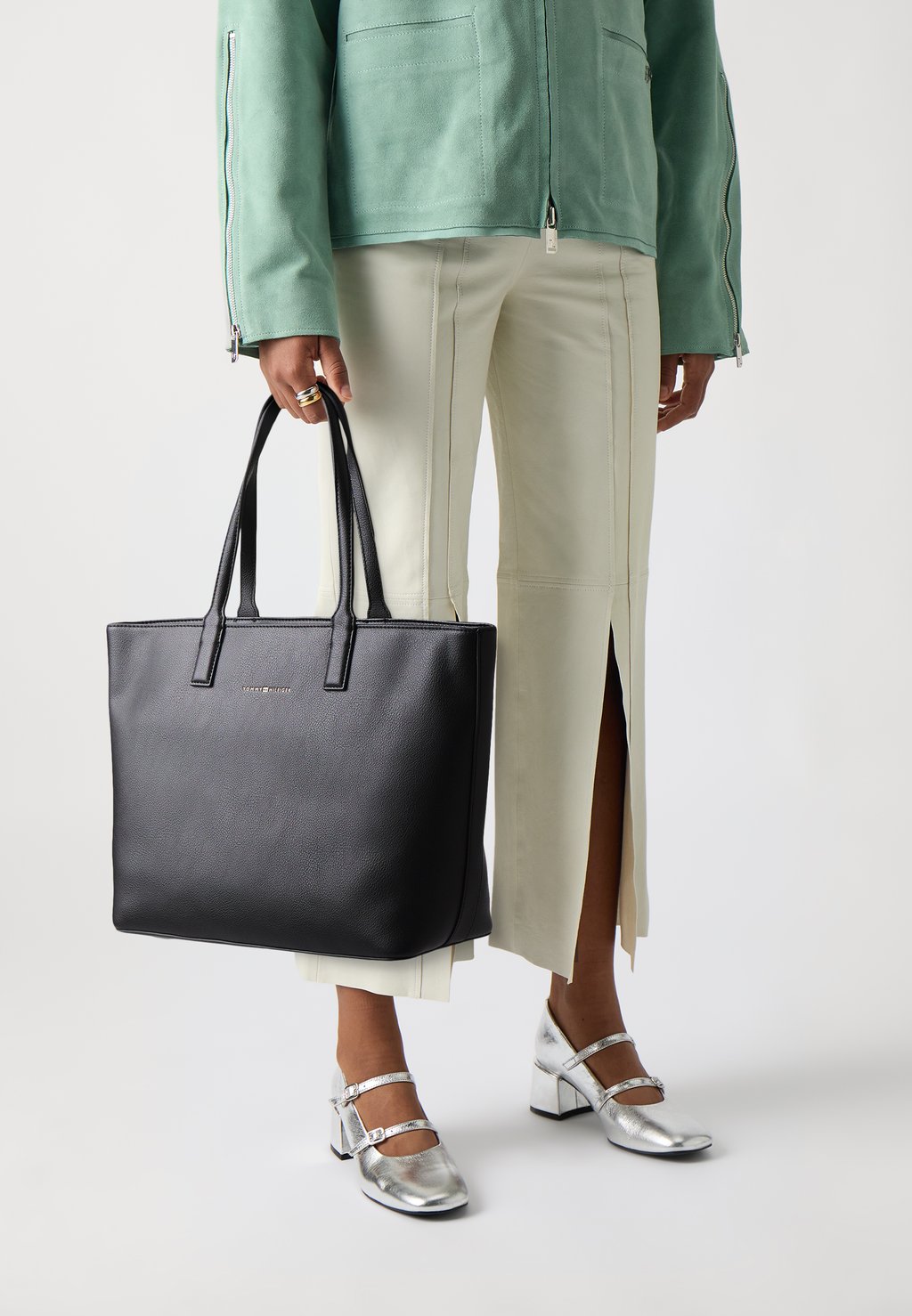 

Сумка-тоут LOGOTAPE TOTE Tommy Hilfiger, черный