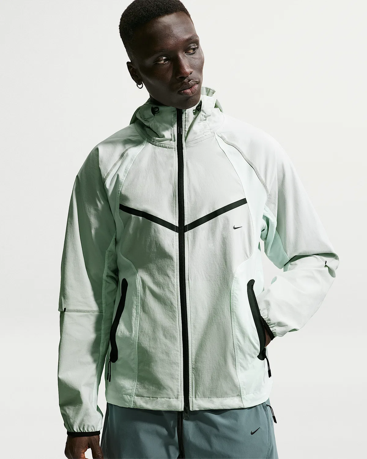 Мужская ветровка Nike Tech Dri-FIT Woven Full-Zip Color-Block Windrunner, Light Silver/Barely Green/Black