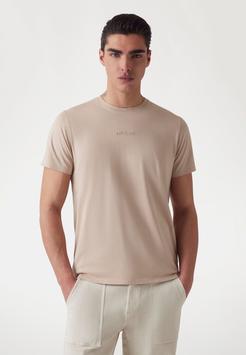 

Базовая футболка LOGOSTICKEREI Guess, коричневый