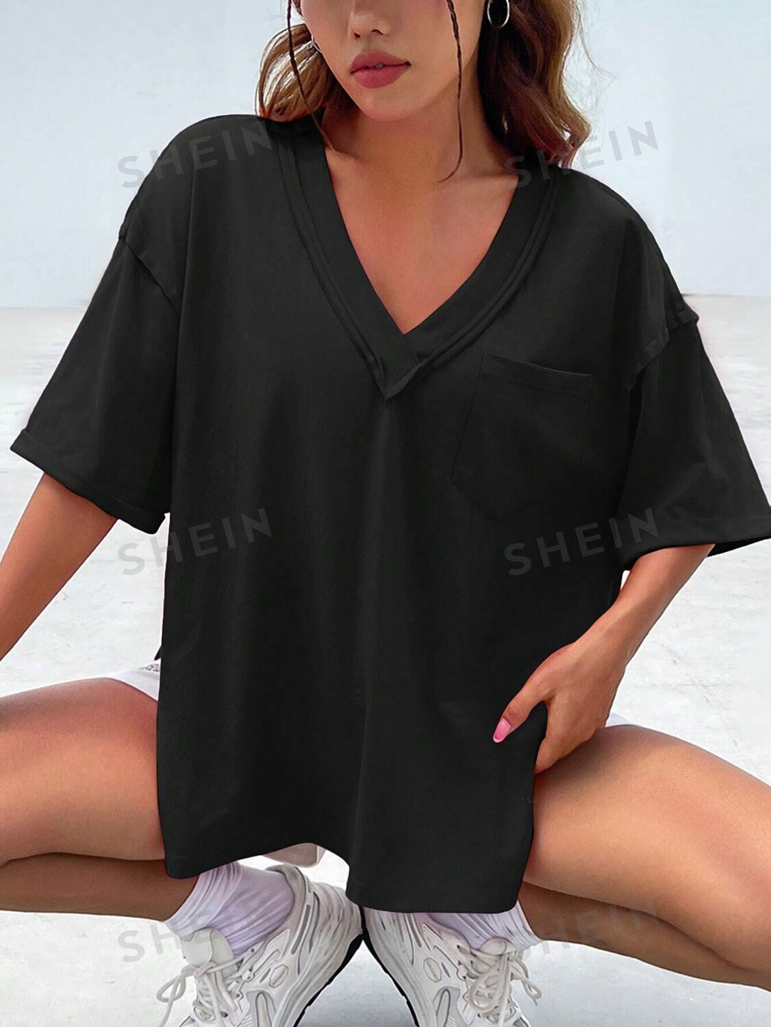 

Футболка свободного кроя Shein Ezwear с заниженными плечами и боковыми разрезами, черный / зеленый