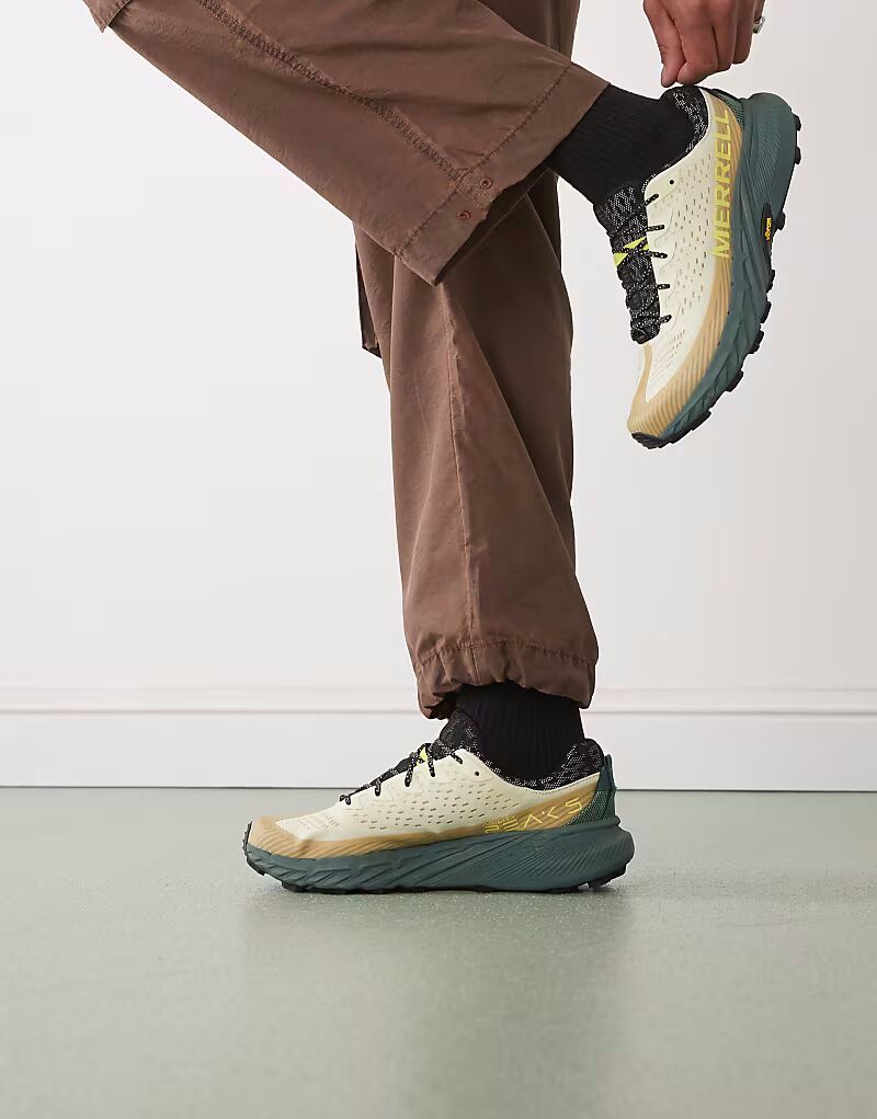 

Merrell Agility Peak 5 бежевого и серого цвета