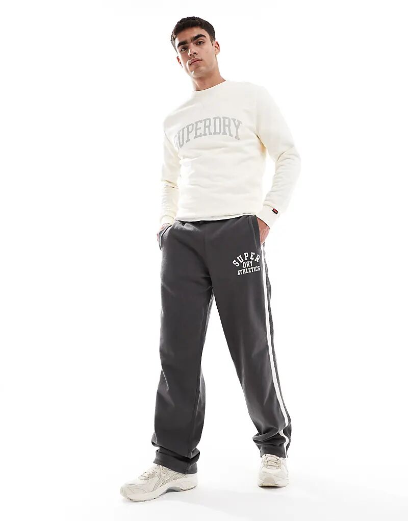 

Спортивные брюки Superdry Athletic Essentials прямого кроя, цвет «уголь»