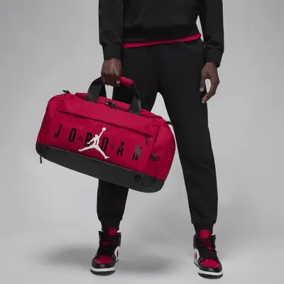 

Сумка Jordan Velocity Duffle Bag (36л), цвет Gym Red