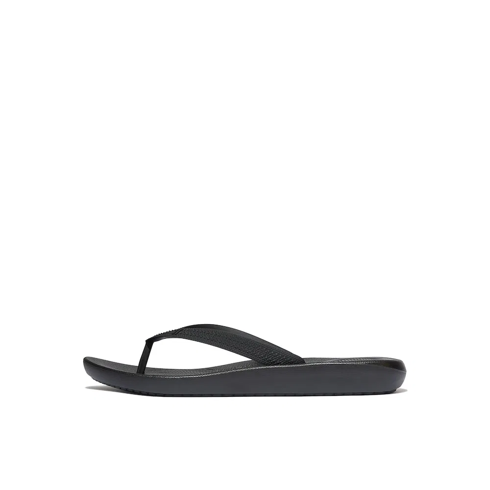 Мужские чёрные шлёпанцы iCushion Textured Strap от Fitflop — фото 2