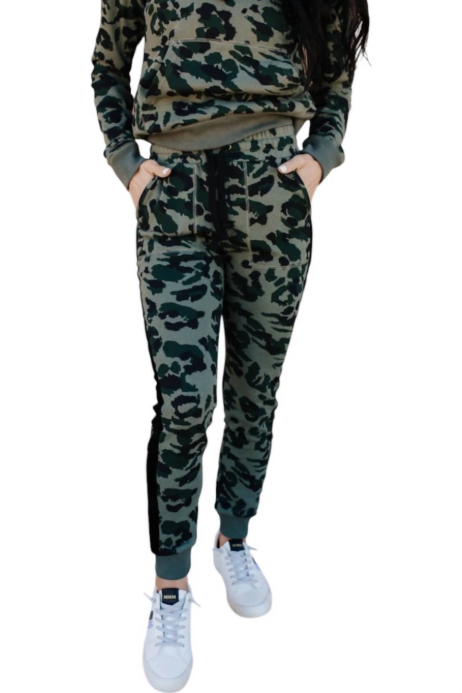 

Повседневные базовые джоггеры в цвете Moss Leopard AMPERSAND AVE