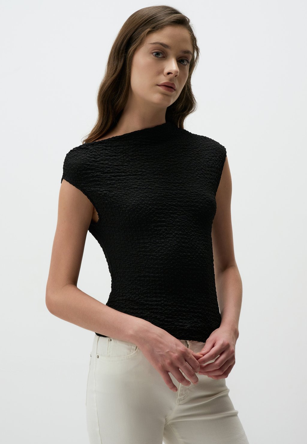 

Топ TEXTURED SLEEVELESS Jimmy Key, черный