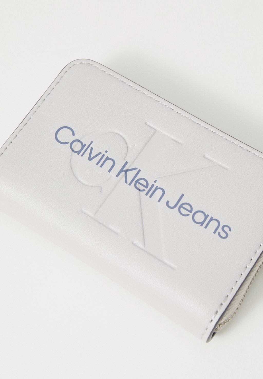 

Кошелек SCULPTED ZIP AROUND Calvin Klein Jeans, серый