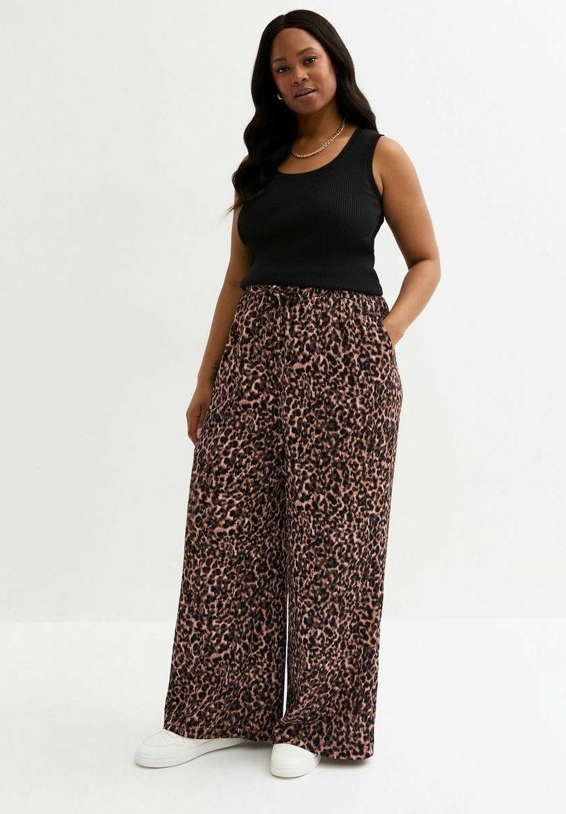 

Брюки CURVES TEXTURED ANIMAL PRINT WIDE LEG New Look Curves, коричневый