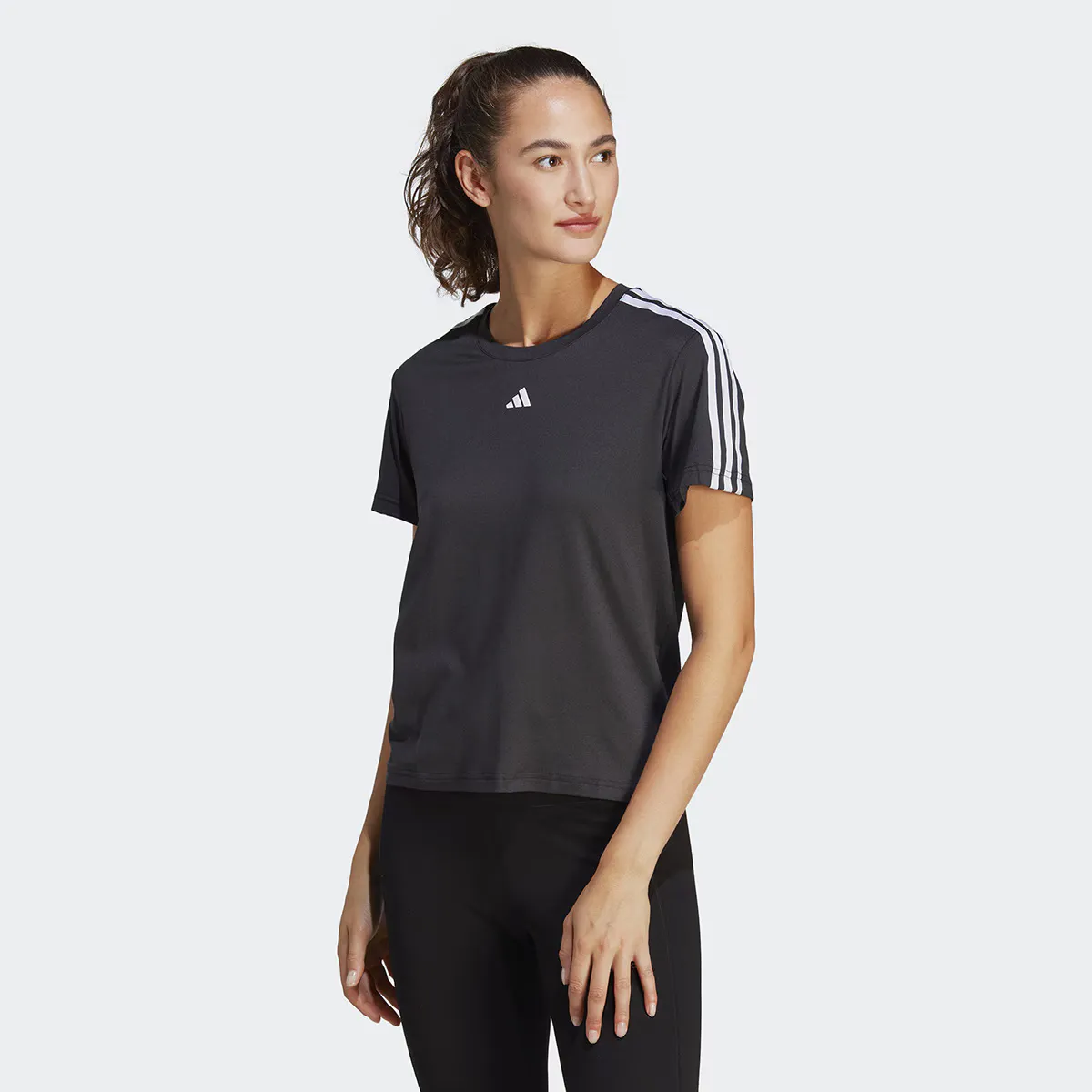 

Женская футболка AEROREADY Train Essentials с тремя полосками adidas, черный