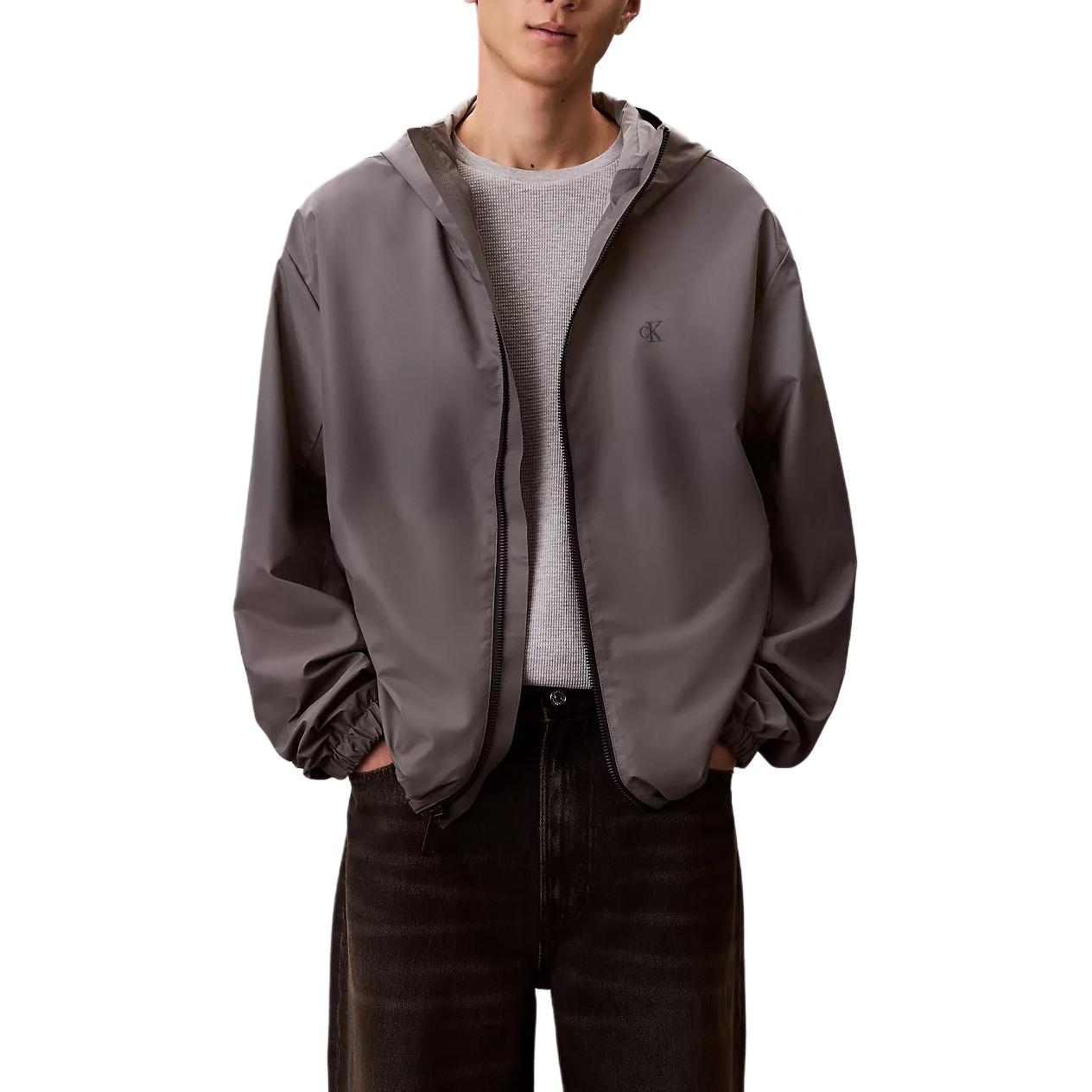 

Куртки и пальто мужские Calvin Klein, серебро