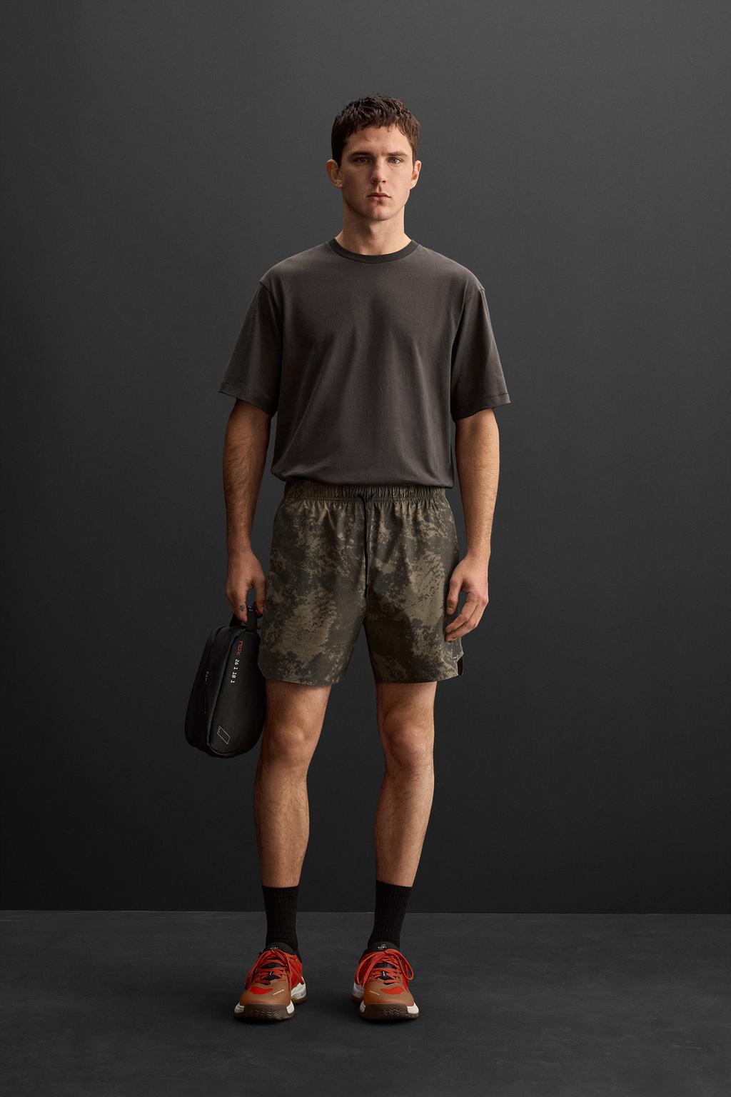 

Тренировочные шорты с принтом ZARA, цвет Mid-green