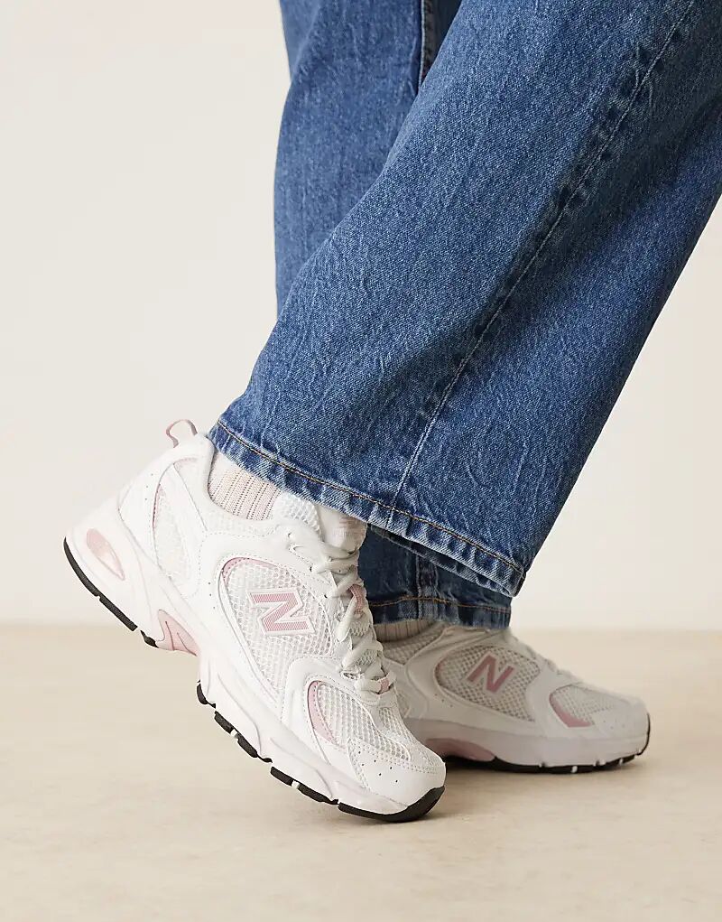 Кроссовки унисекс New Balance 530 белого и розового цвета