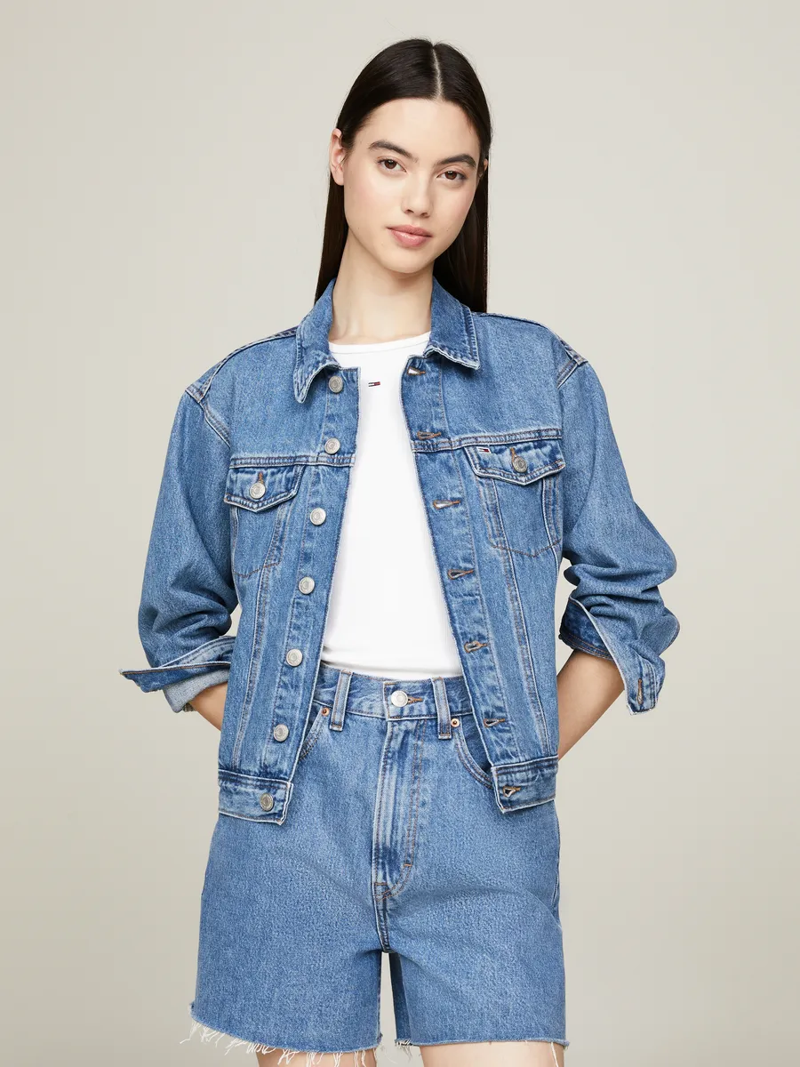 

Джинсовая куртка Tommy Jeans "MOM CLS JACKET BH0034" с логотипом Tommy Jeans, джинсовый