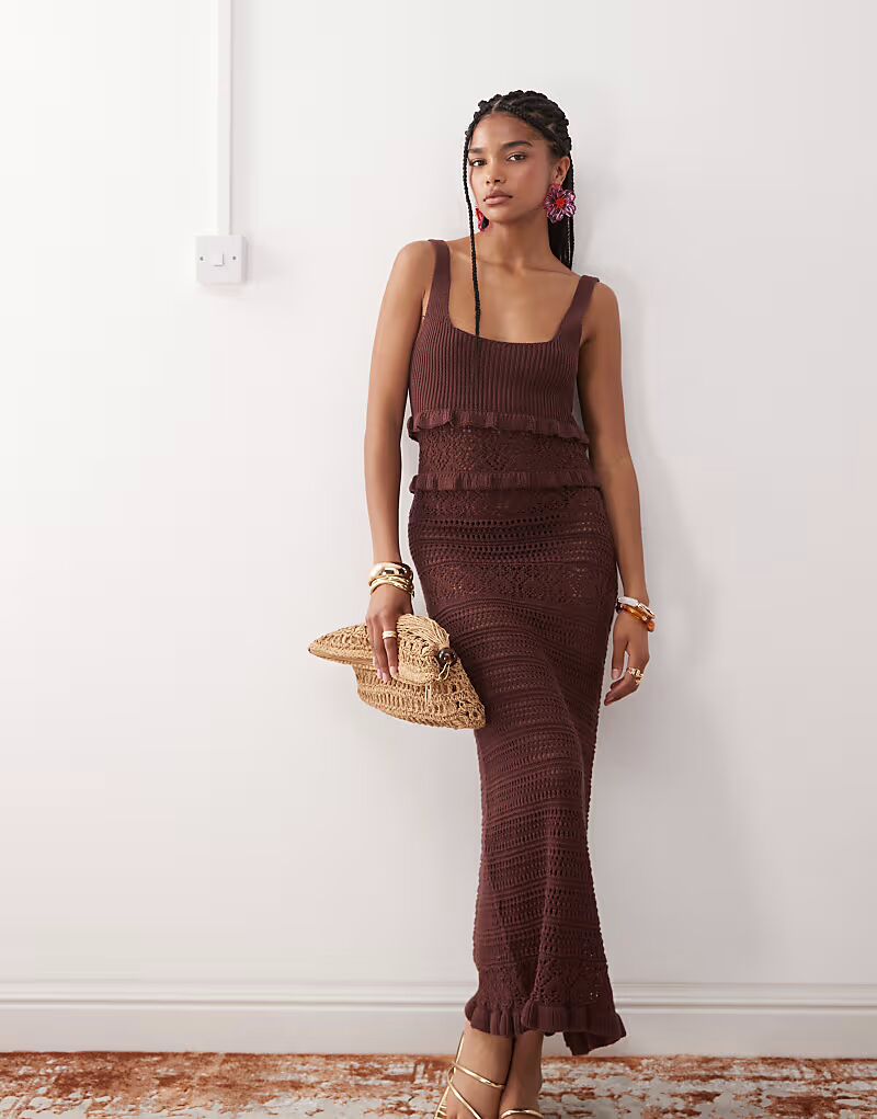 

Платье макси с оборками от Miss Selfridge, связанное крючком, шоколадного цвета