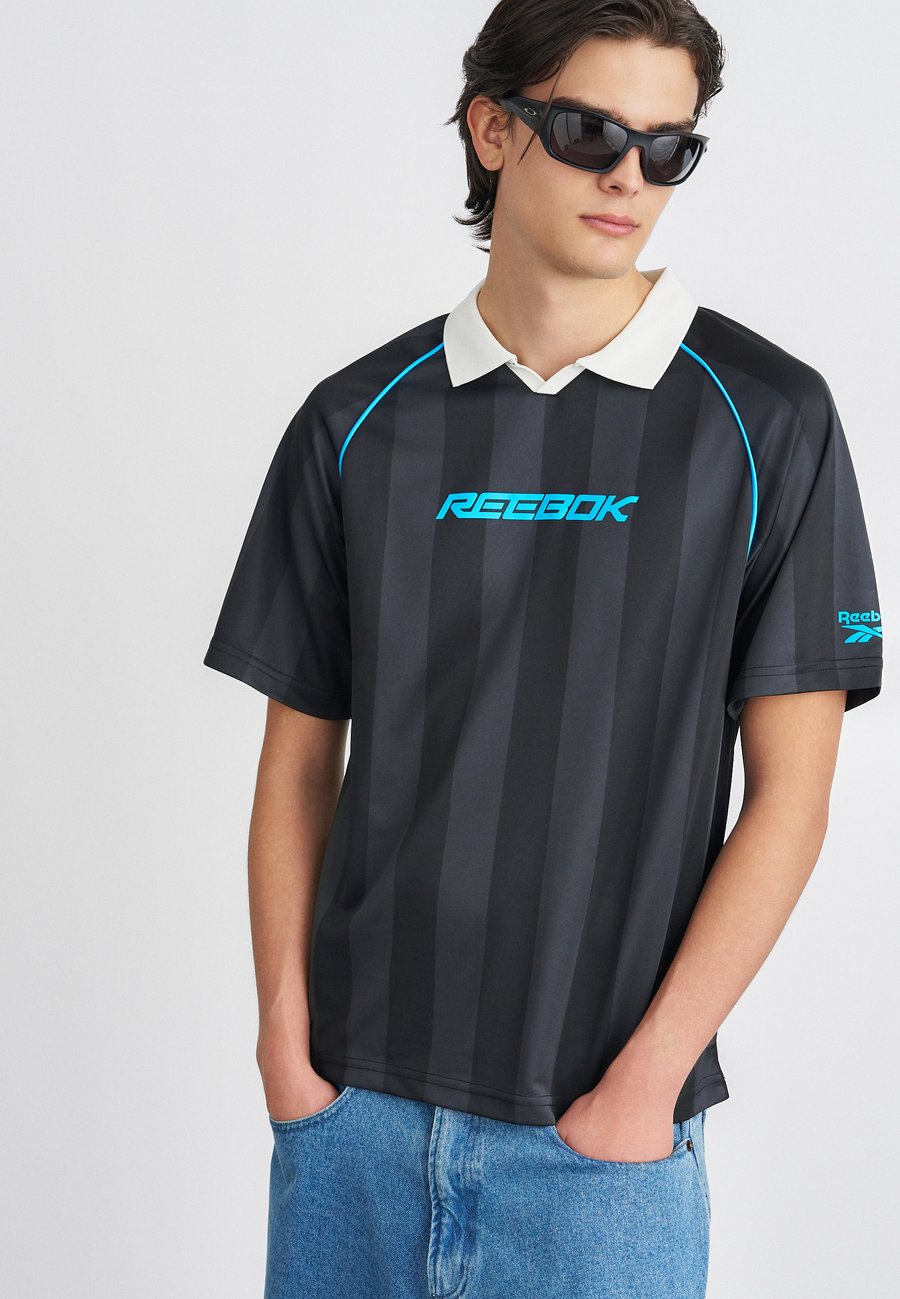 

Футболка Reebok Classic STREET FOOTBALL, Black, Черный, Футболка Reebok Classic STREET FOOTBALL, Black